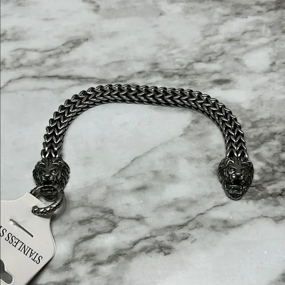 STAINLESS STEEL LION HEAD BRACELET SOLD BY CELTIC WOLF COMPANY NWT - Picture 2 of 10